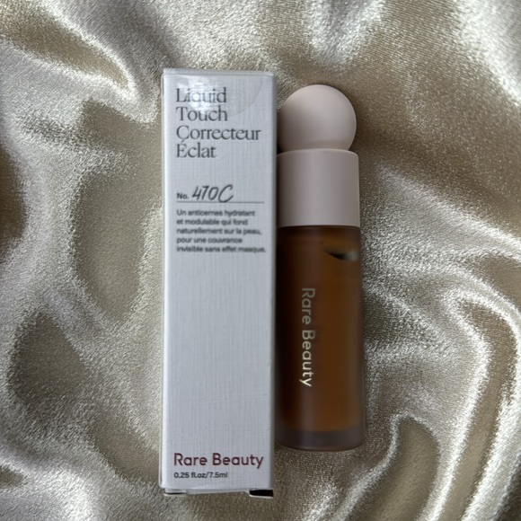 RARE BEAUTY Liquid Touch Brightening Concealer 470C Medium deep - Picture 2 of 3